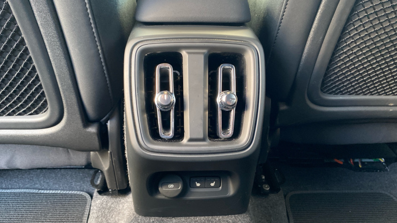 Volvo XC40 2.0 B4P Plus Dark 5dr Auto Petrol Estate